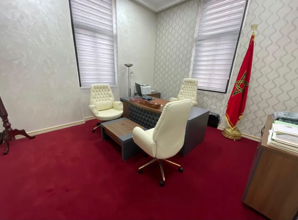 Réalisation FAUTEUIL ROYAL COLLECTION EXCLUSIF et Drapeaux du maroc en cuivre grand format